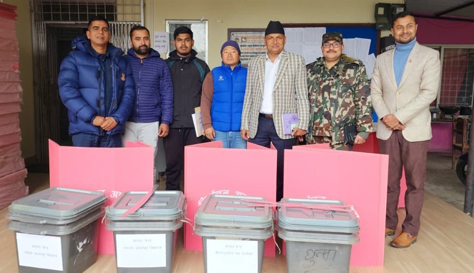 ताप्लेजुङका चार उच्च हिमाली केन्द्रतर्फ मतदान अधिकृतसहित निर्वाचन सामग्री पठाइयो